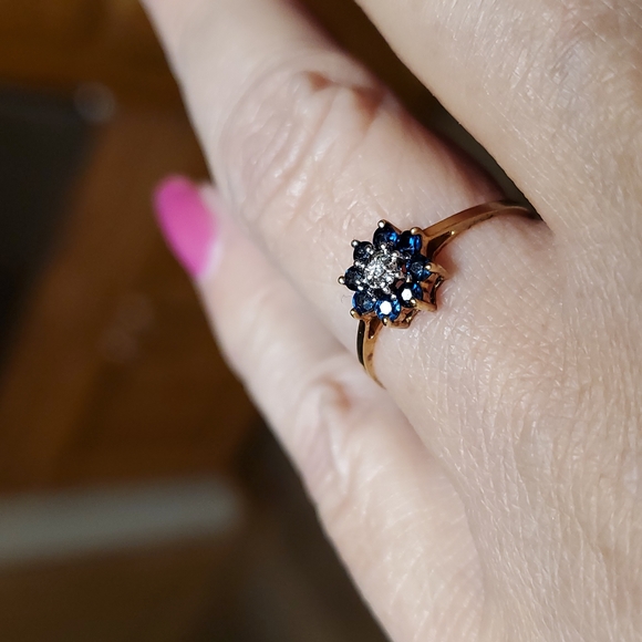10k gold sapphire and diamond ring. Size 6